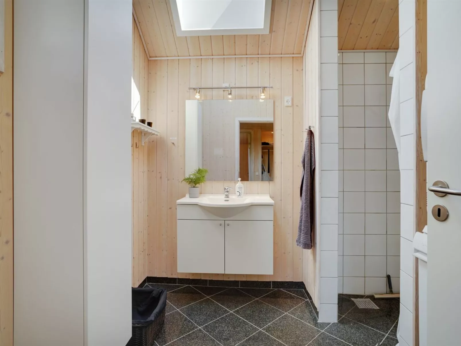 "Eireen" - 600m to the fjord-Binnen