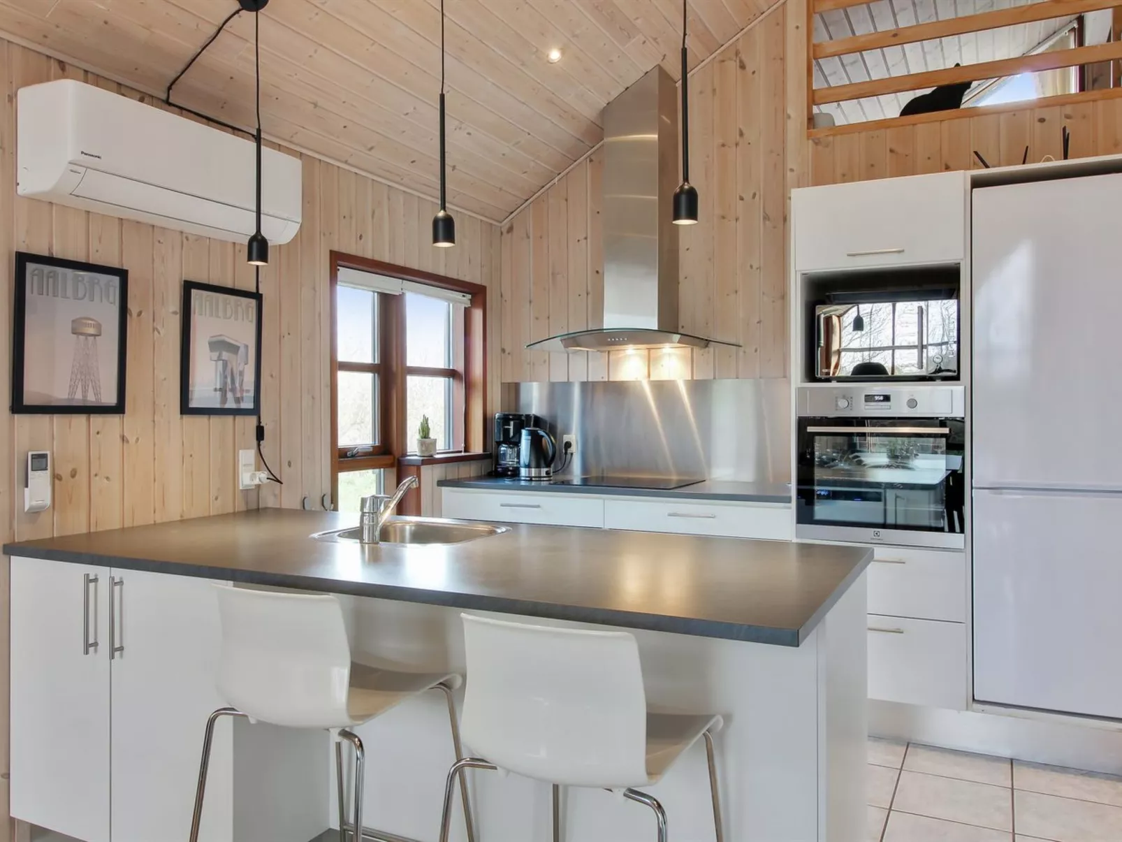 "Harri" - 850m from the sea-Binnen