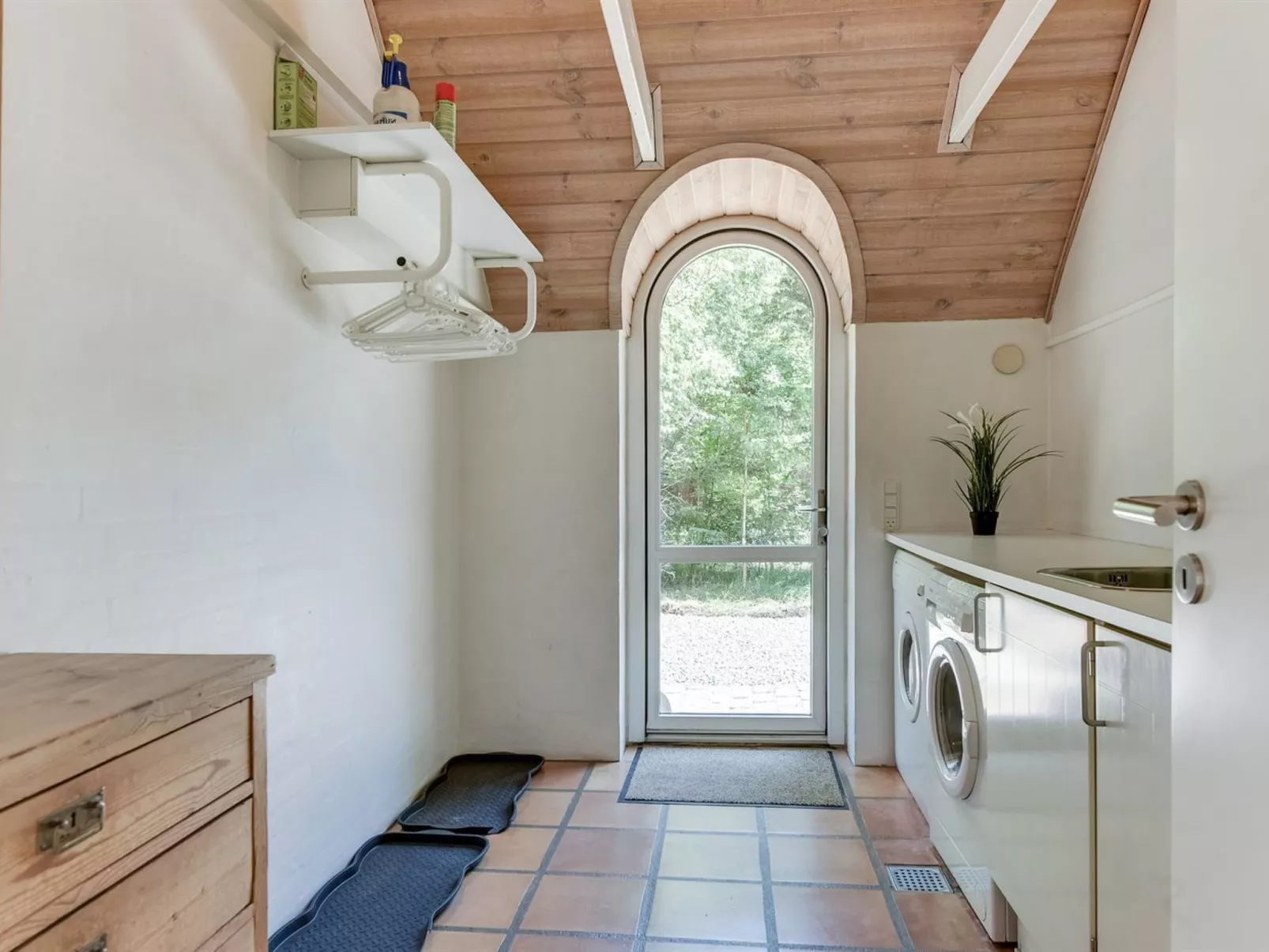 "Laetitita" -  from the sea-Binnen