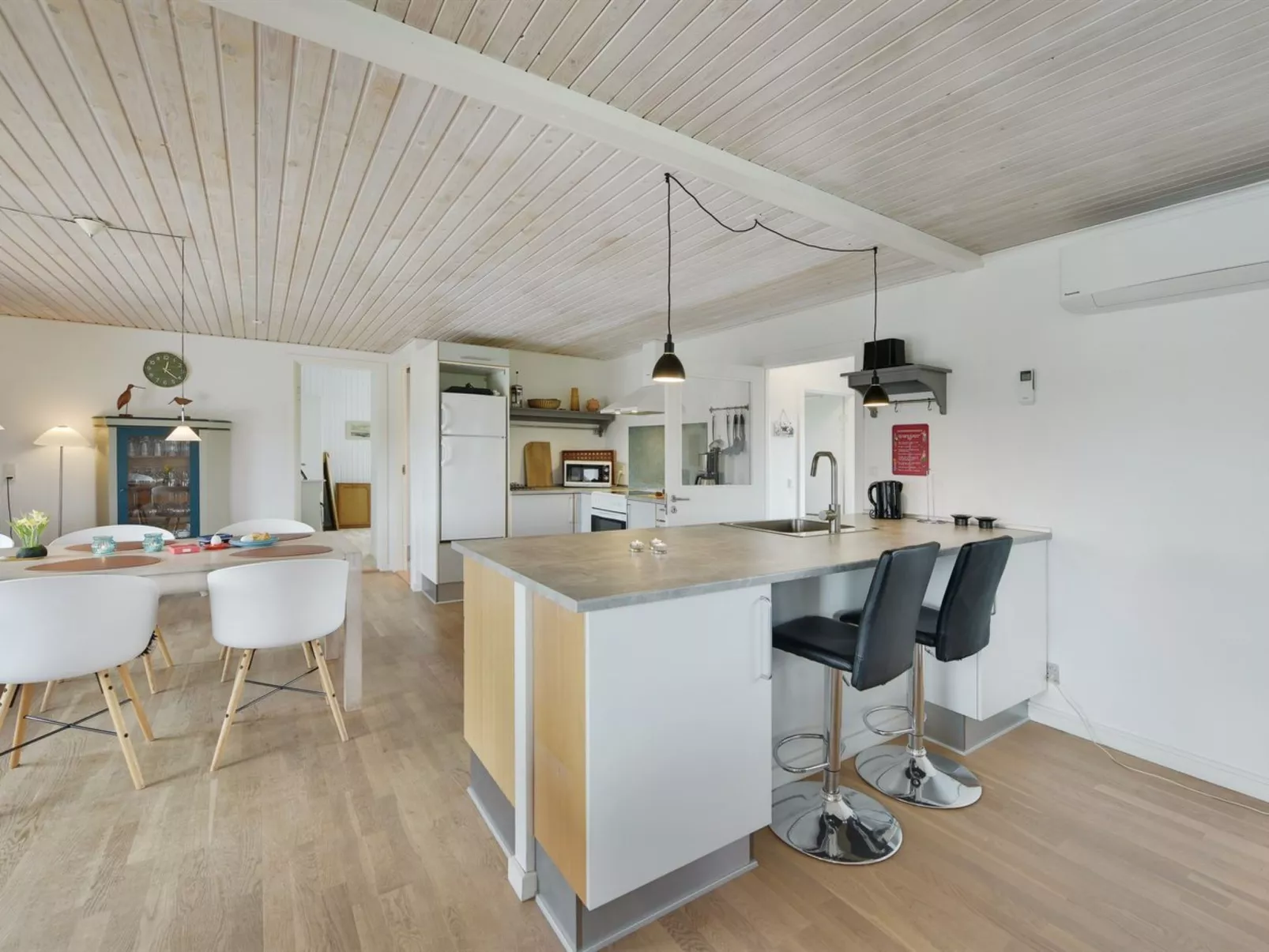 "Leleks" - 200m from the sea-Binnen