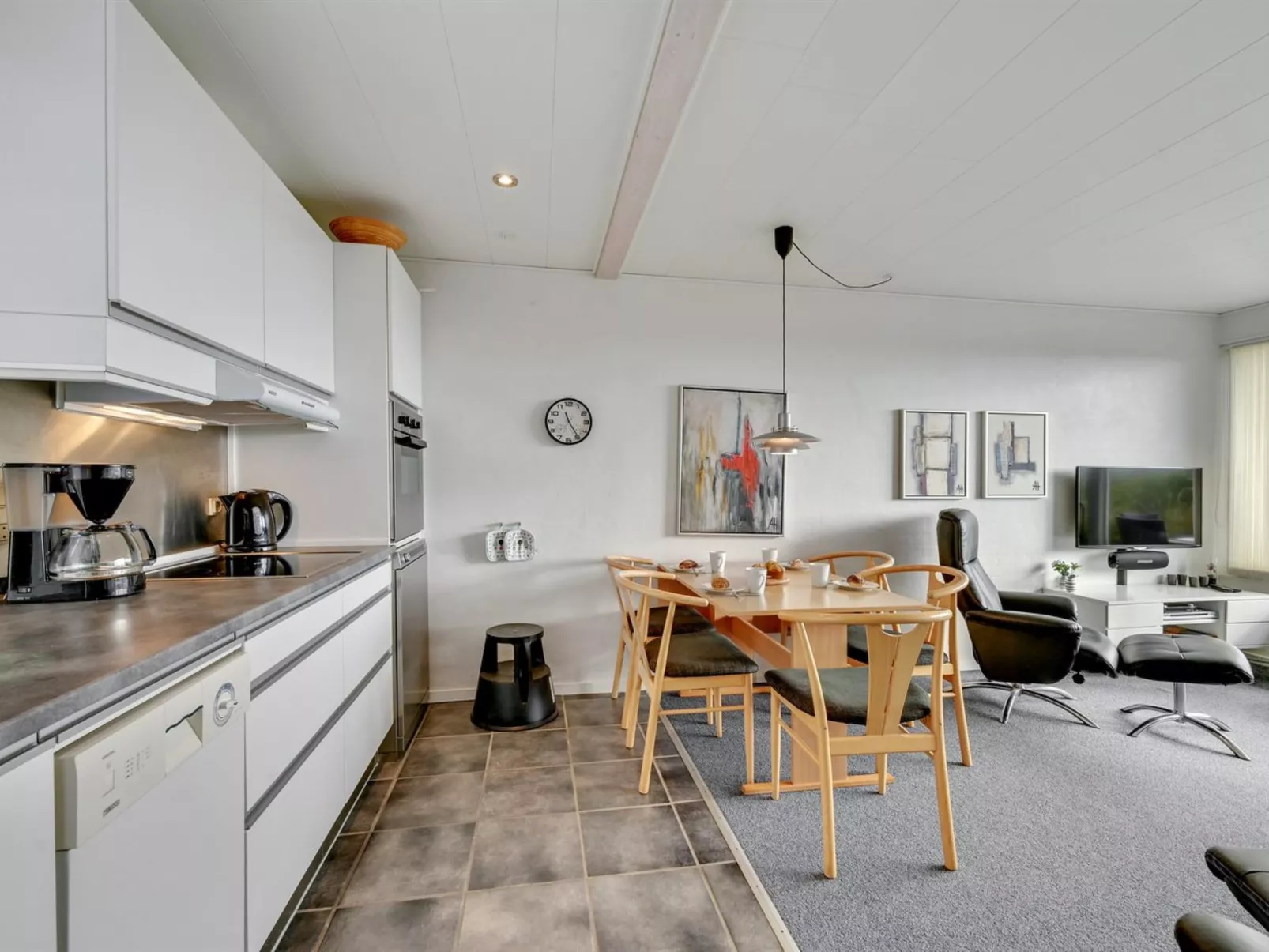 "Elizabeta" - 100m to the fjord-Binnen