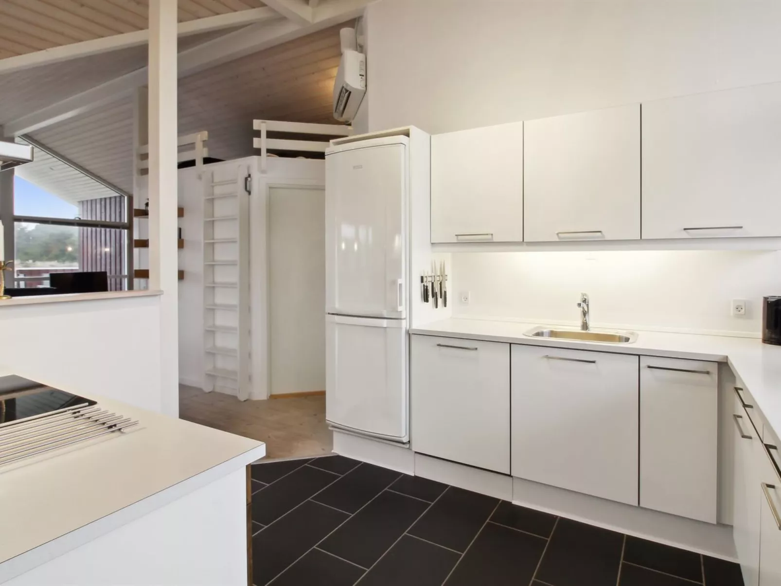 "Tiane" - 800m from the sea-Binnen