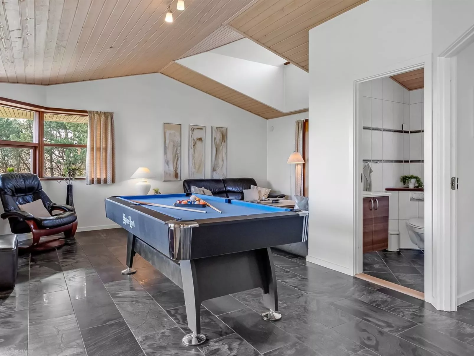 "Amundi" - 3.8km from the sea-Binnen