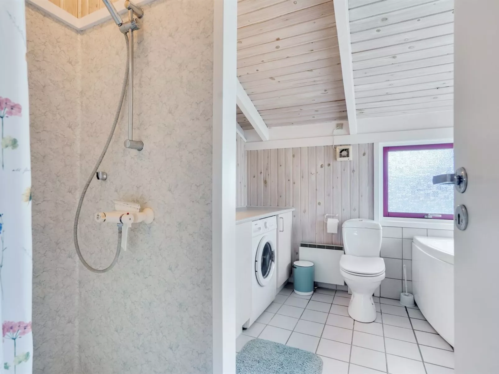 "Bertie" - 700m from the sea-Binnen