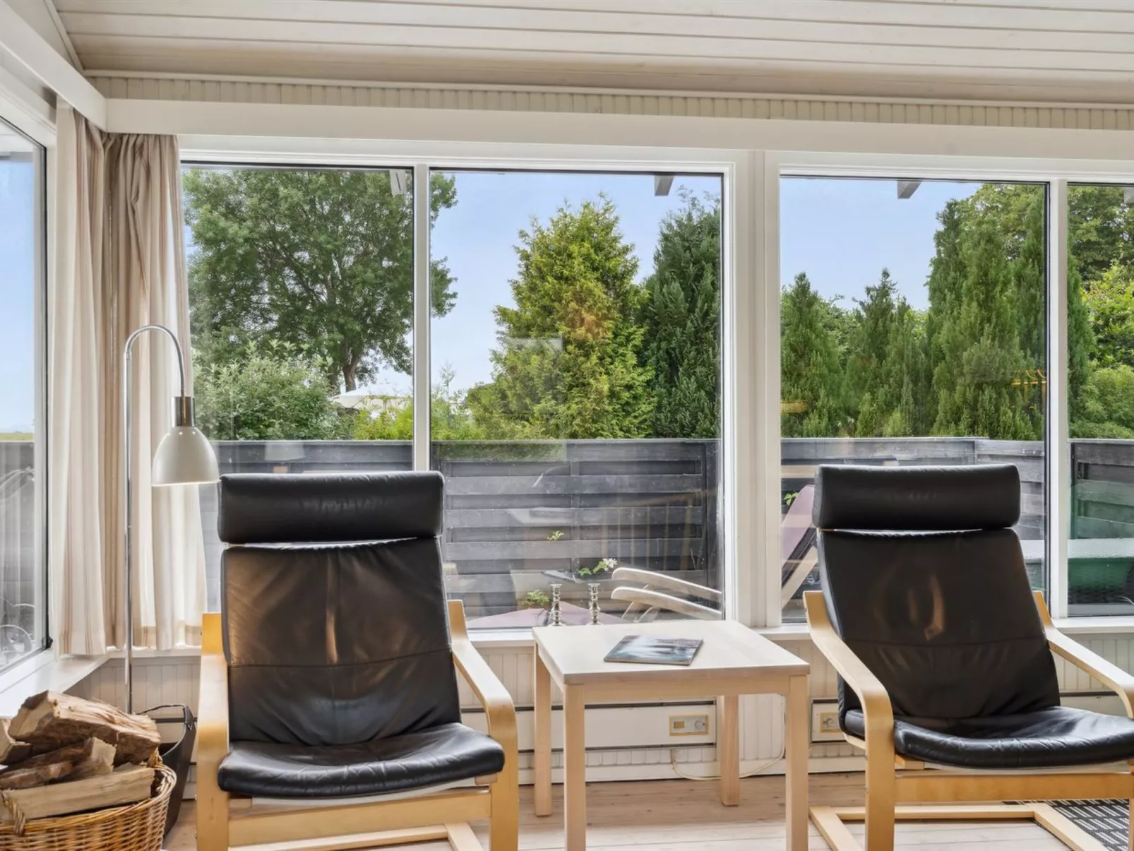 "Bridgette" - 100m from the sea-Binnen