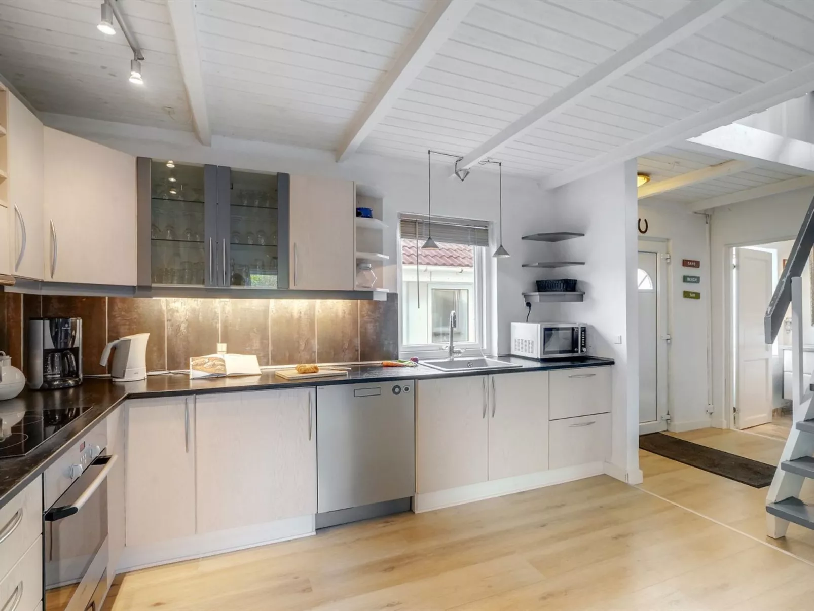 "Hethin" - 100m from the sea-Binnen