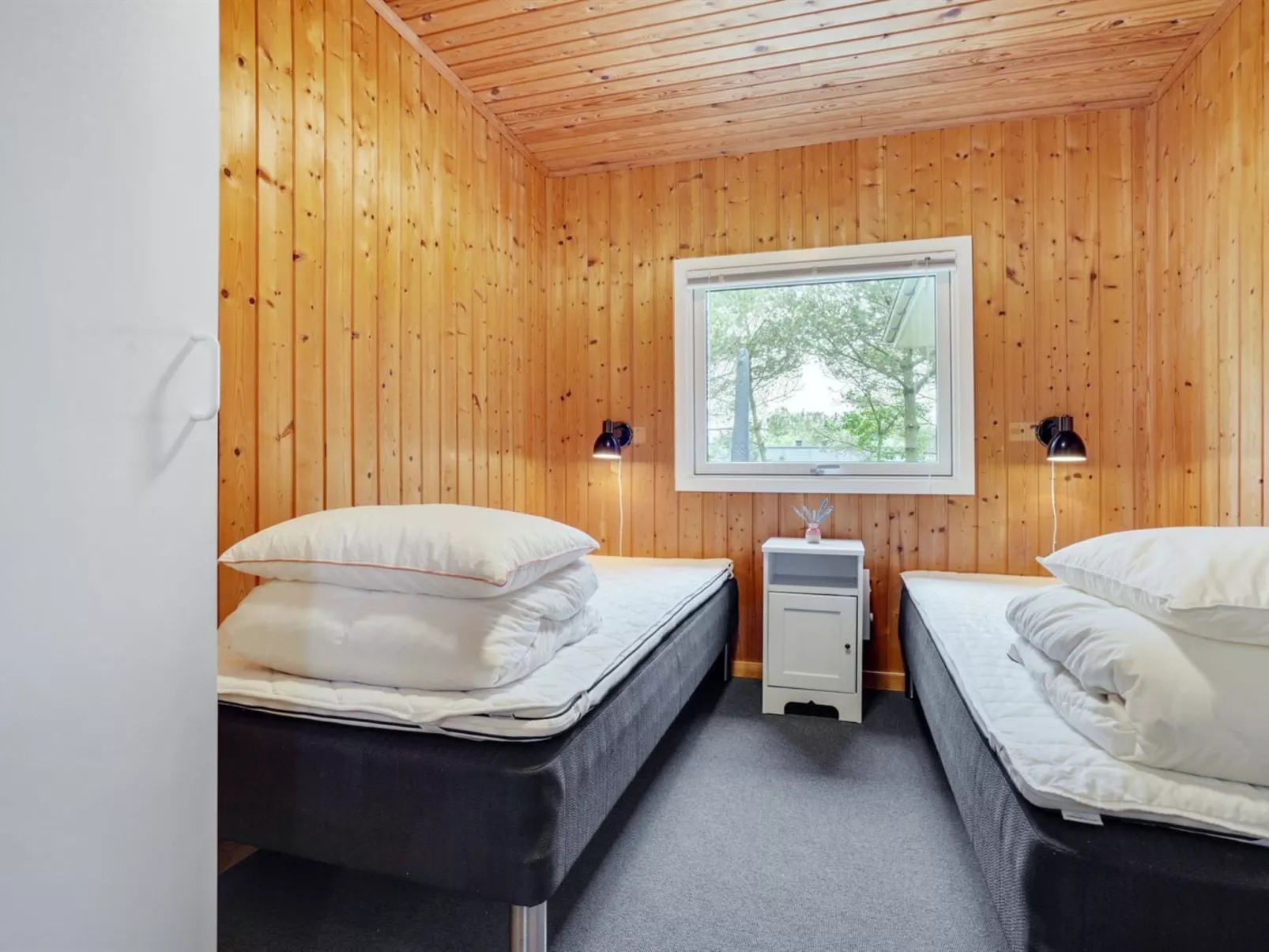 "Jaskirt" - 125m from the sea-Binnen