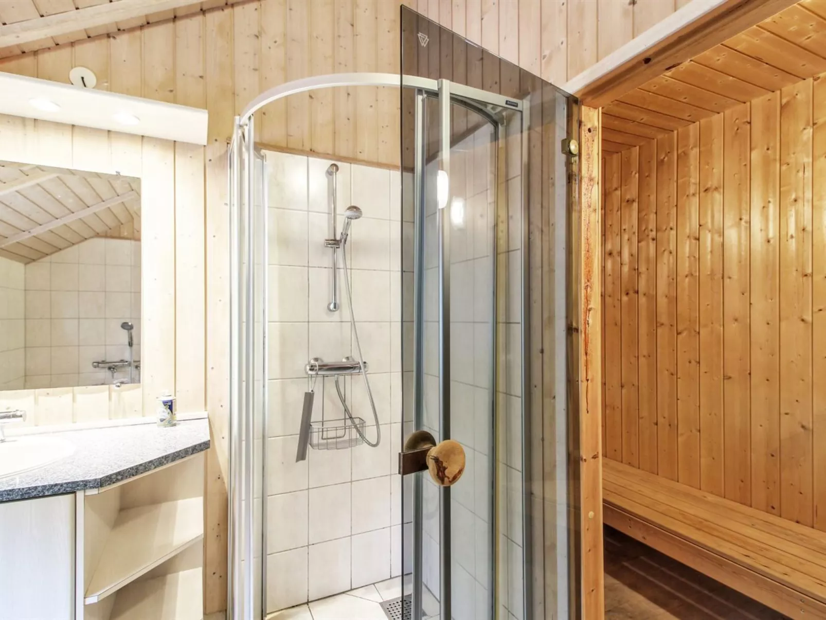 "Ellica" - 50km from the sea-Binnen