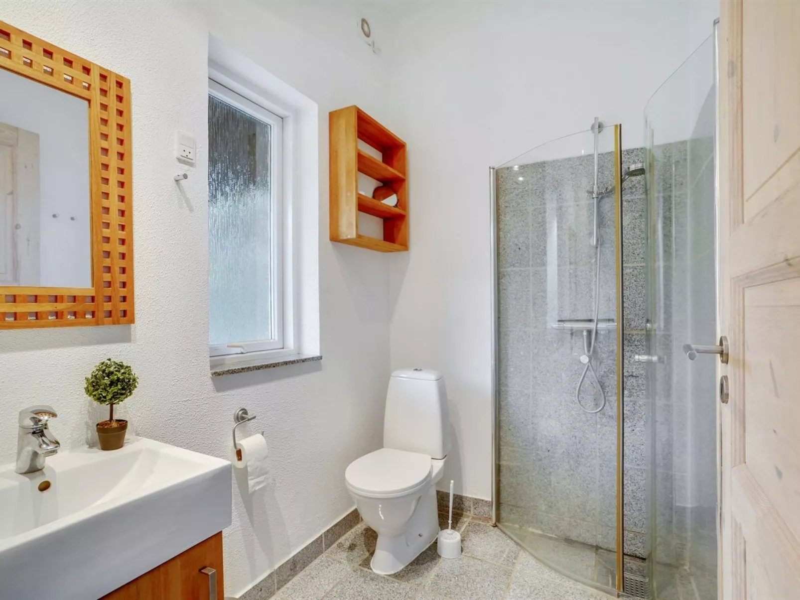 "Elis" - 90m to the fjord-Binnen