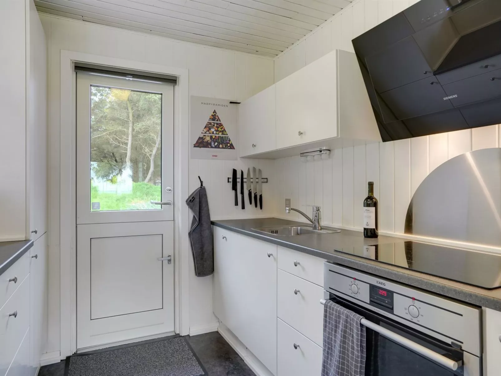 "Elny" - 500m to the fjord-Binnen