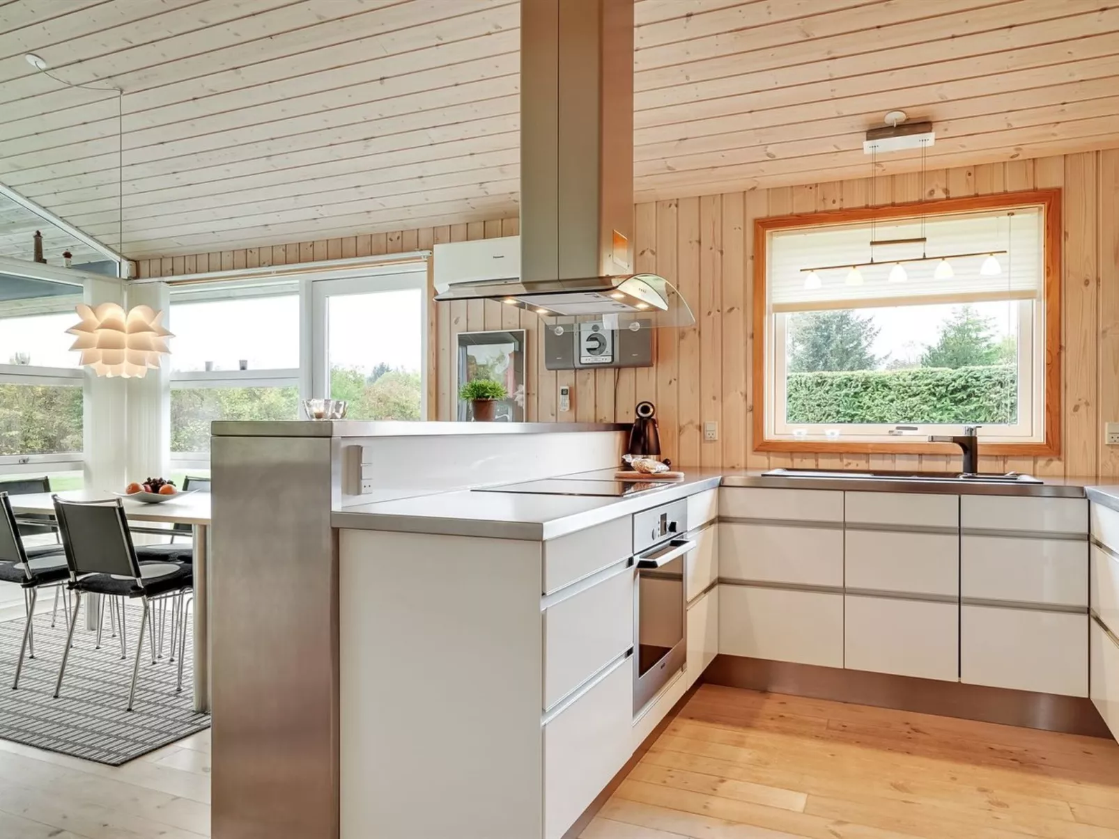 "Tayler" - 1.8km from the sea-Binnen