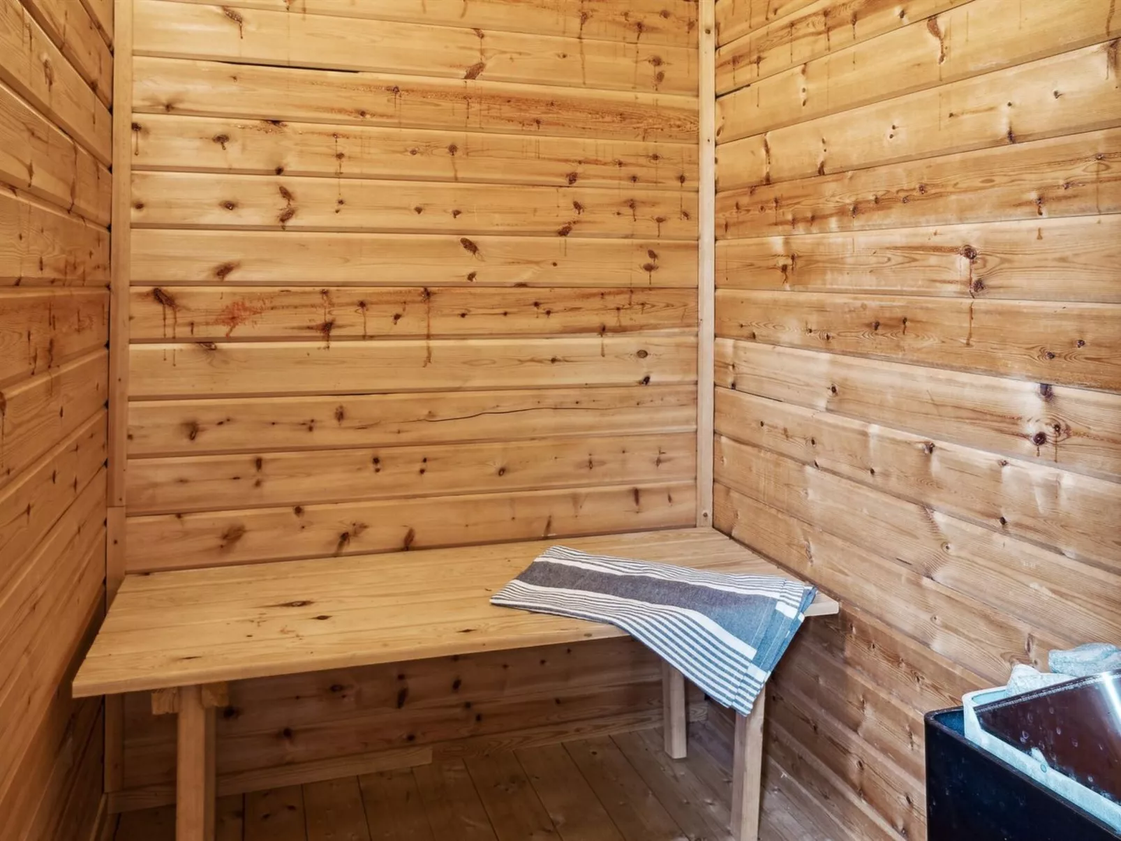 "Tuukka" - 150m from the sea-Binnen