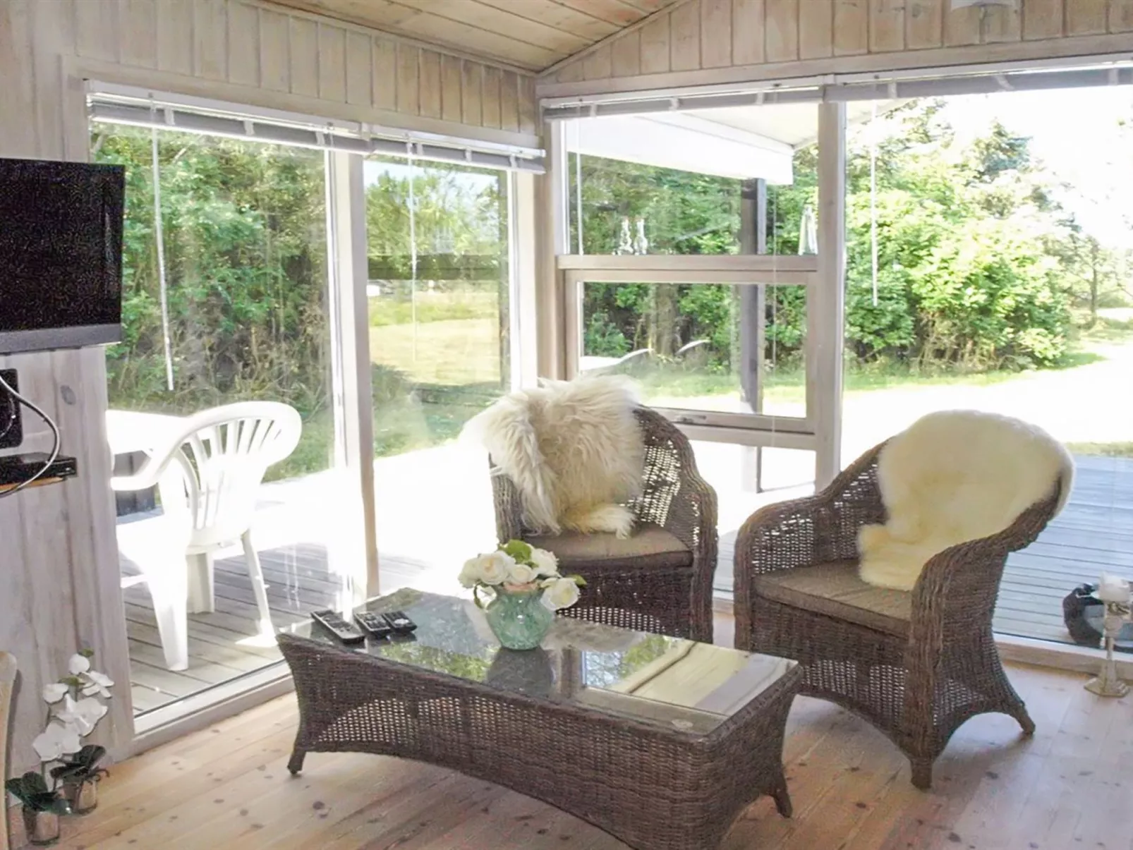 "Tia" - 900m from the sea-Binnen