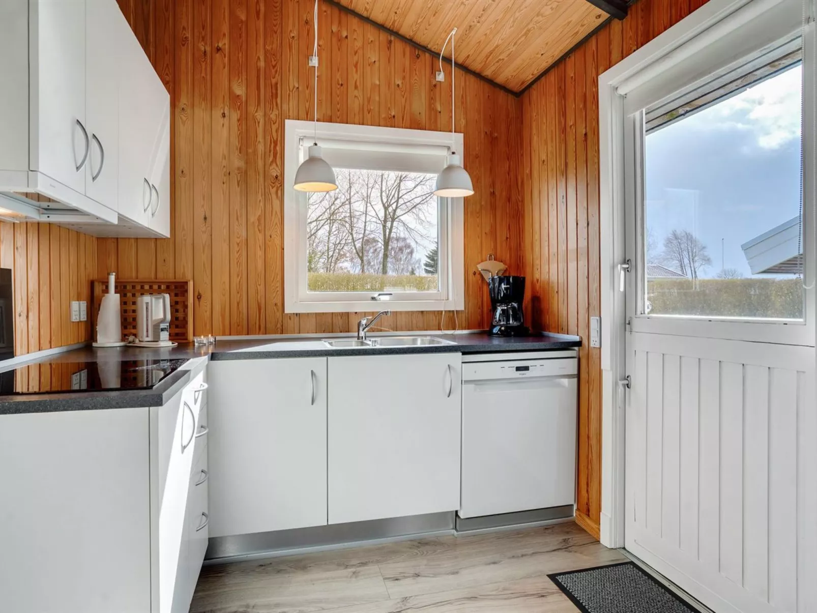 "Denahi" - 400m to the fjord-Binnen