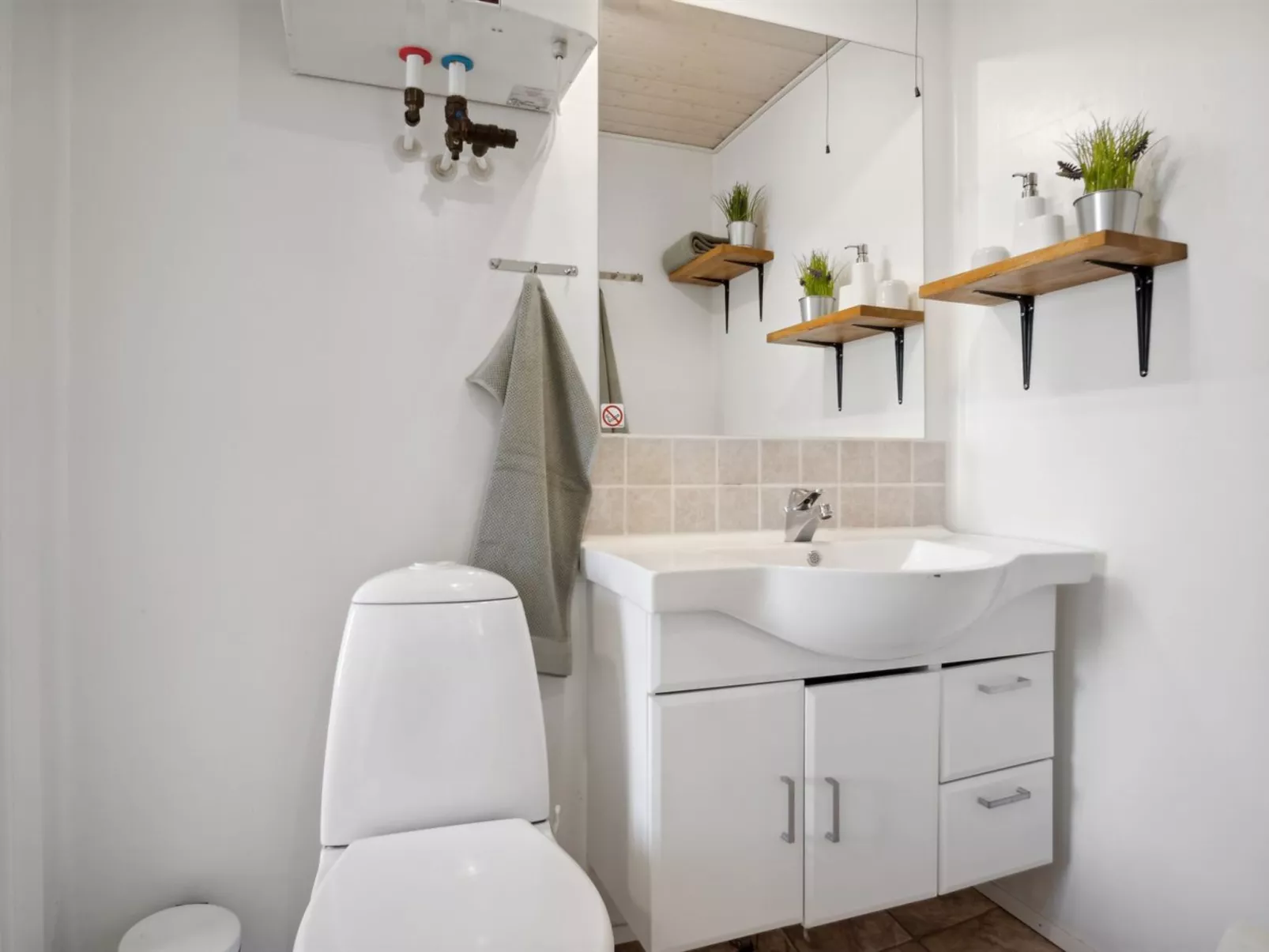 "Vappu" - 400m to the fjord-Binnen