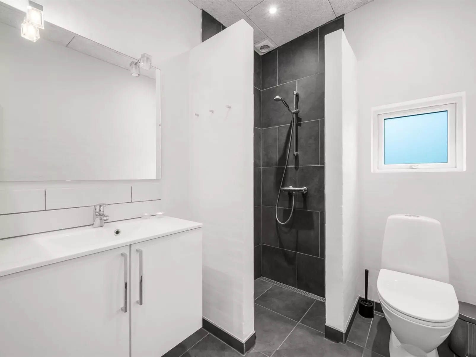 "Jarven" - 500m to the fjord-Binnen