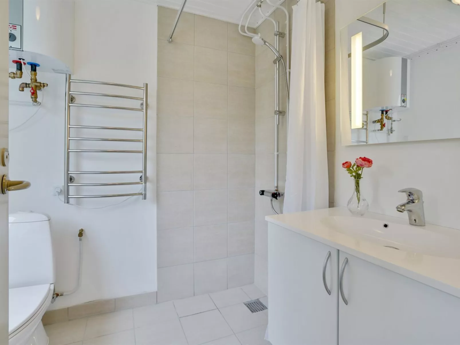 "Soraya" - 700m to the fjord-Binnen