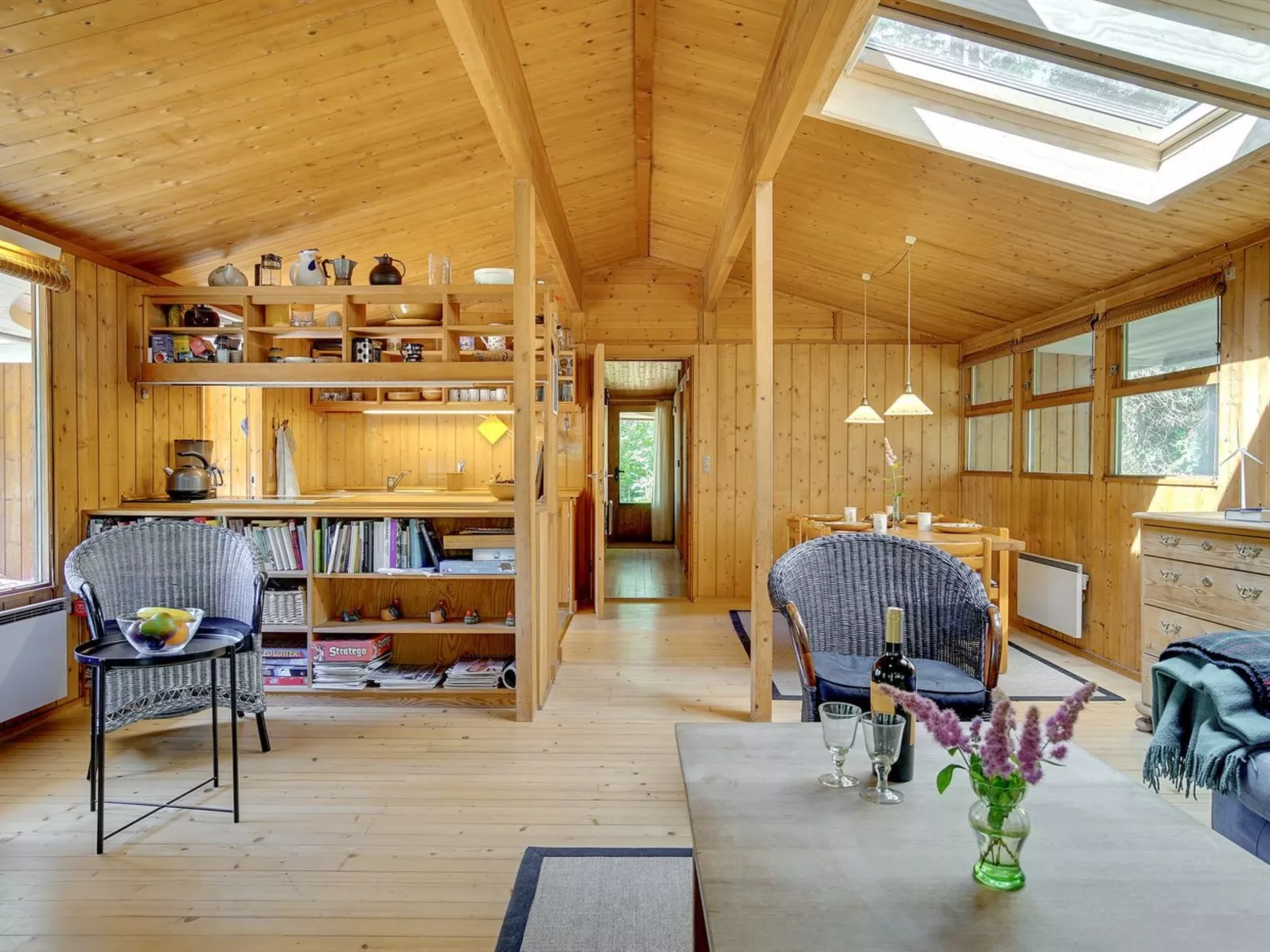 "Myrra" - 10m from the sea-Binnen