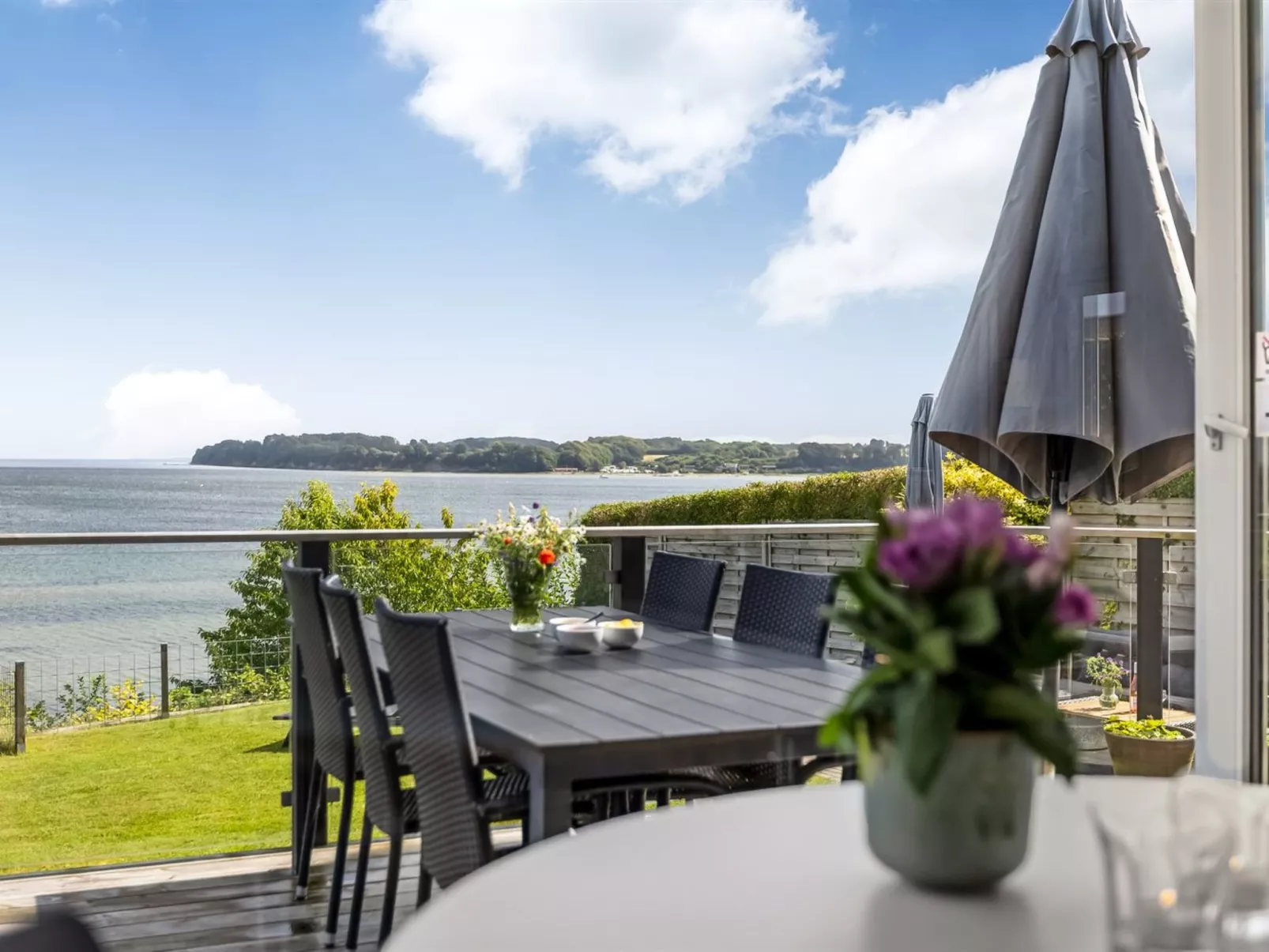 "Majbritt" - 50m from the sea-Buiten