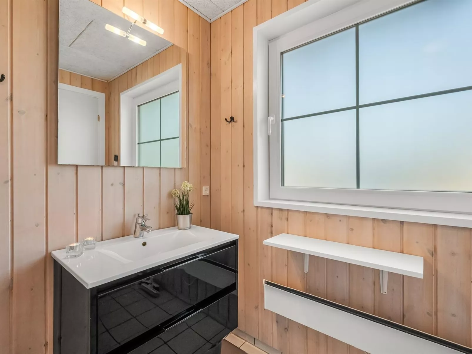 "Holm" - 700m to the fjord-Binnen