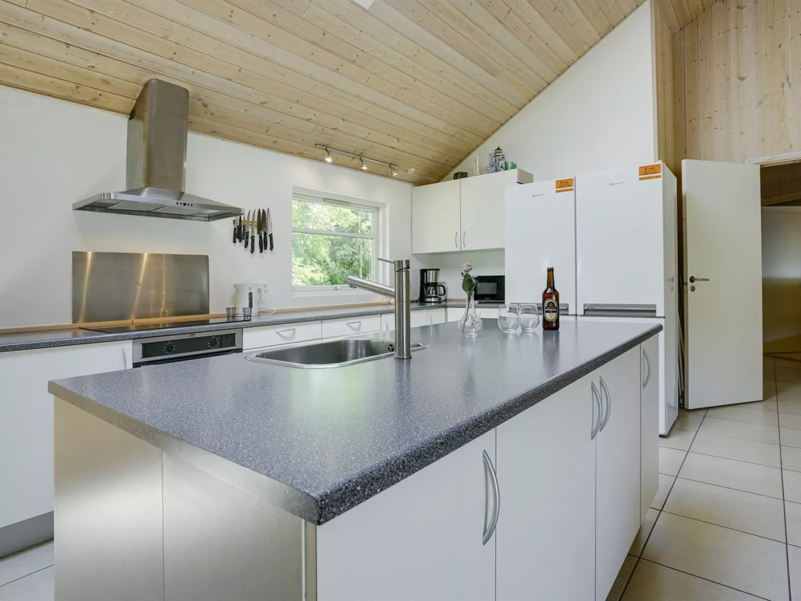 "Lottje" - 300m from the sea-Binnen