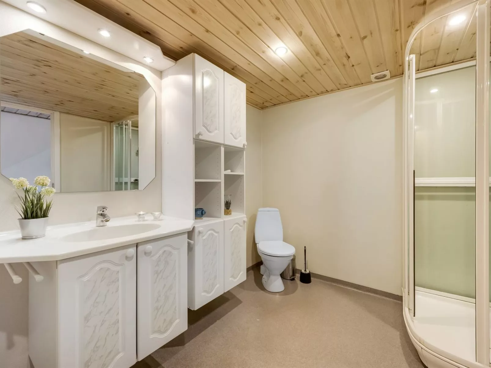 "Wilmar" - 1km to the fjord-Binnen