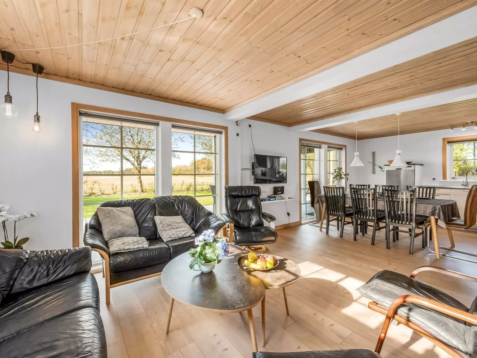 "Adelia" - 850m to the fjord-Binnen