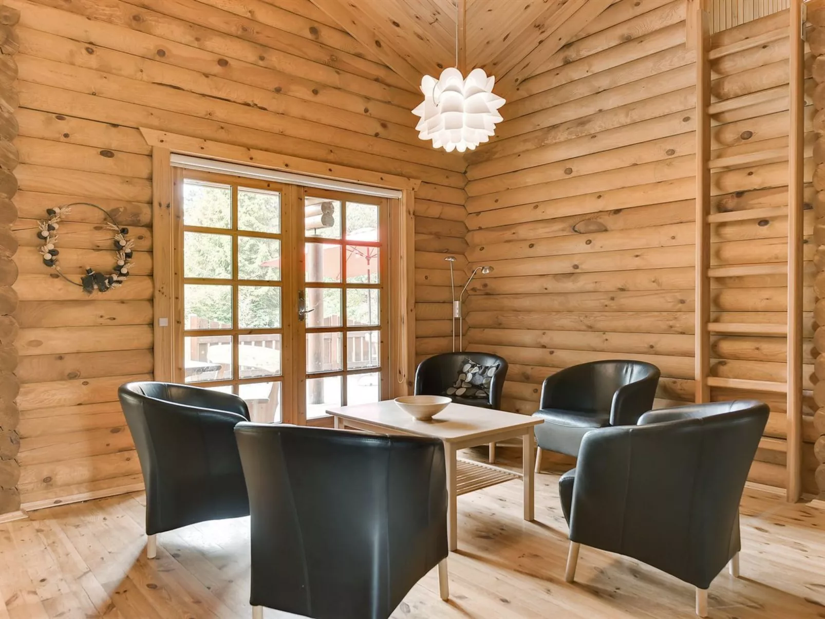 "Frederica" - 30km from the sea-Binnen