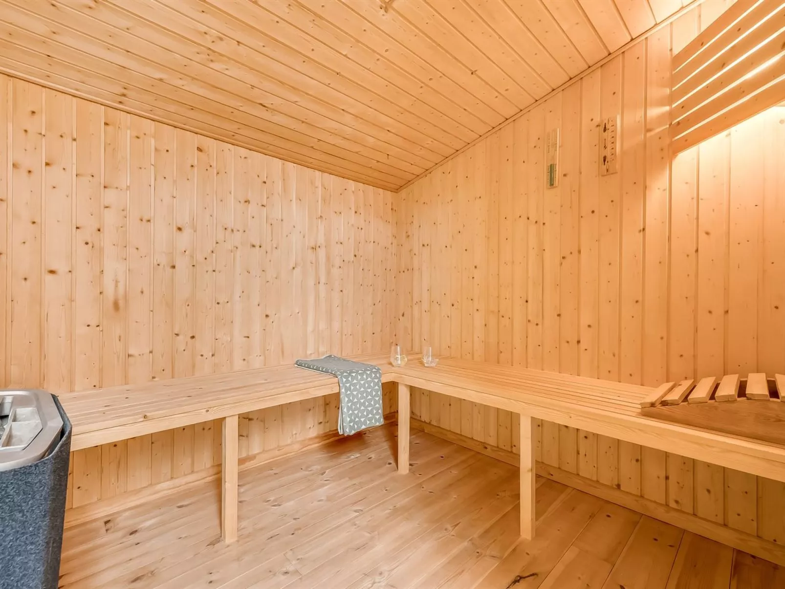 "Tahnee" - 450m from the sea-Binnen