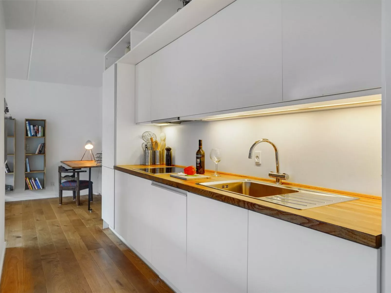 "Heigo" - 25m from the sea-Binnen