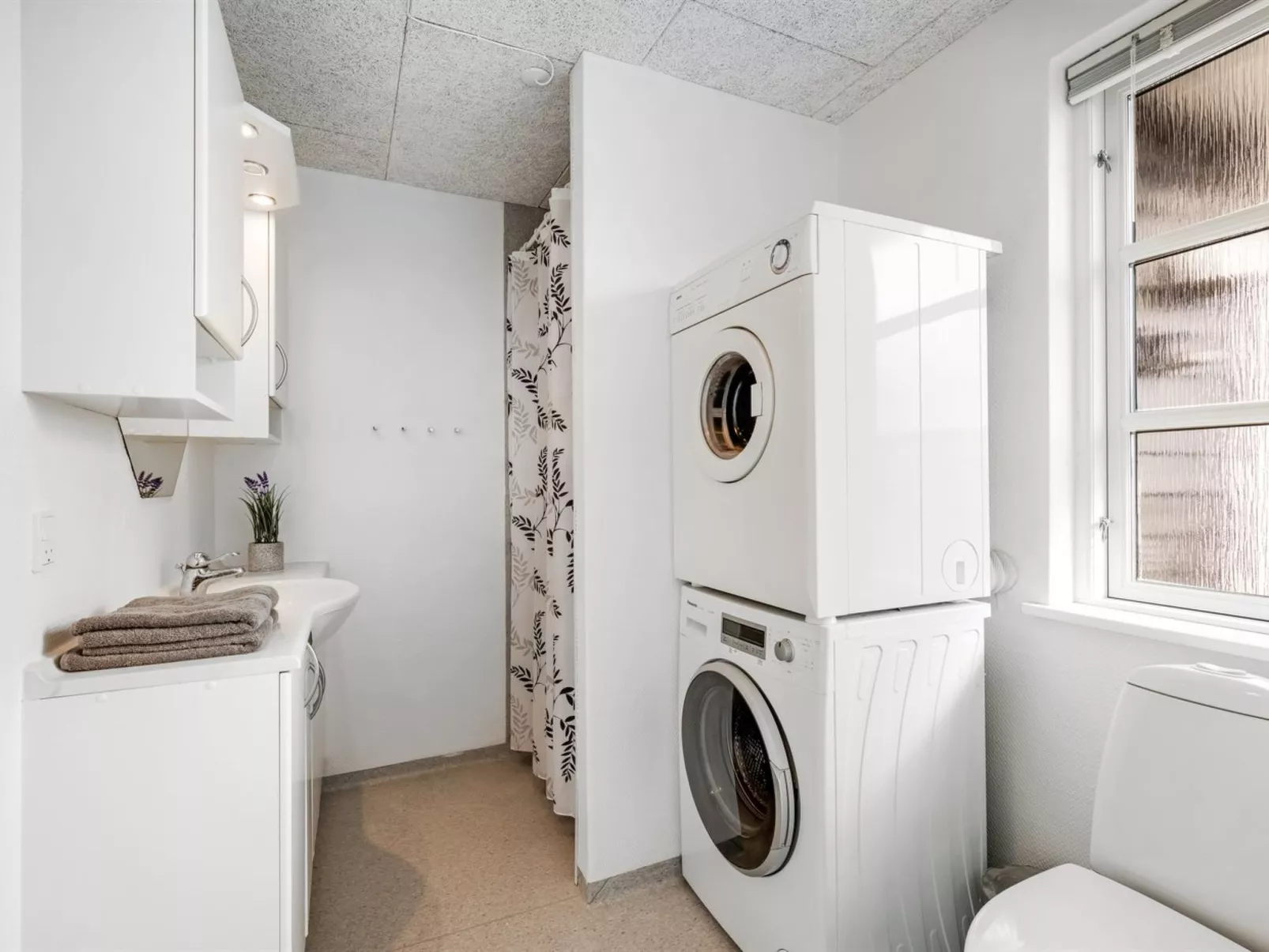 "Torhild" - 700m from the sea-Binnen