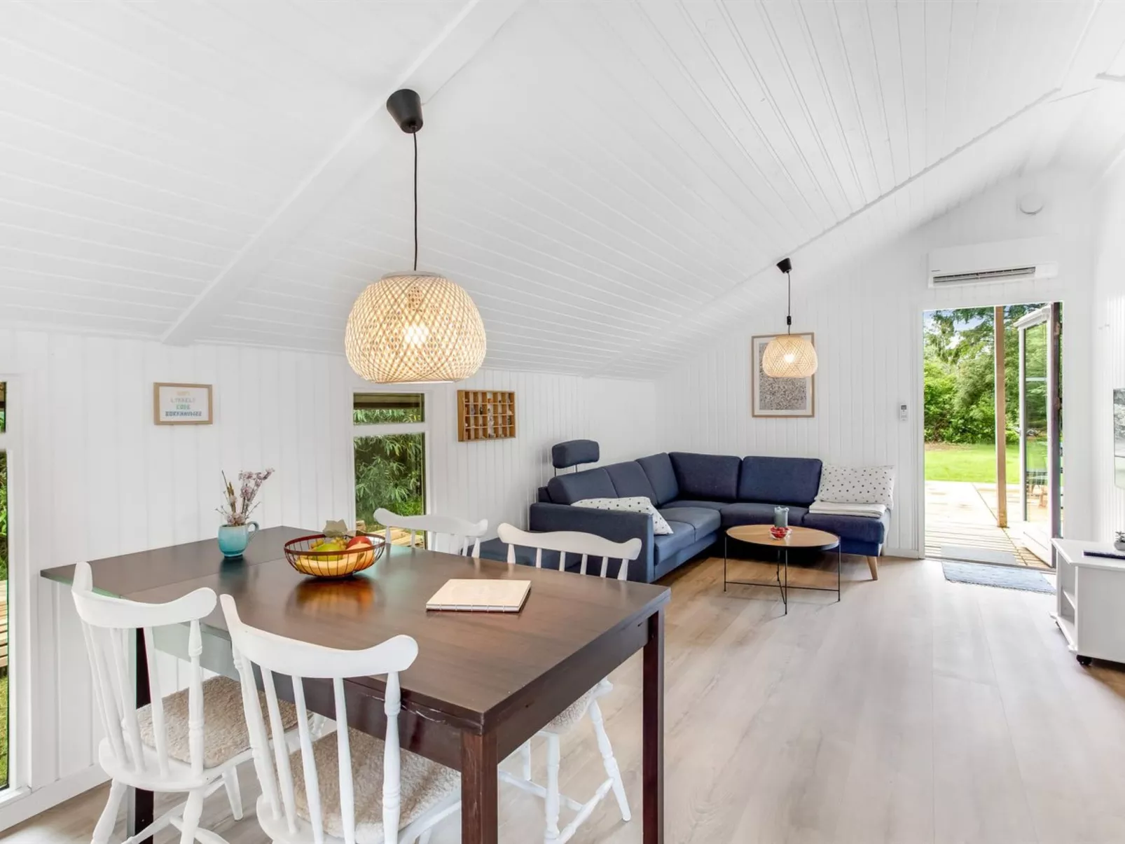 "Frender" - 800m to the fjord-Binnen