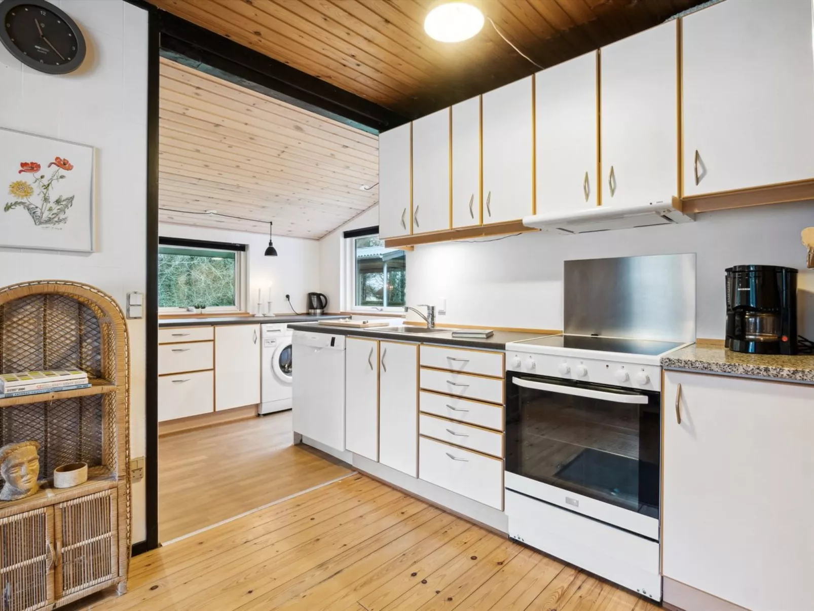 "Suri" - 200m to the fjord-Binnen