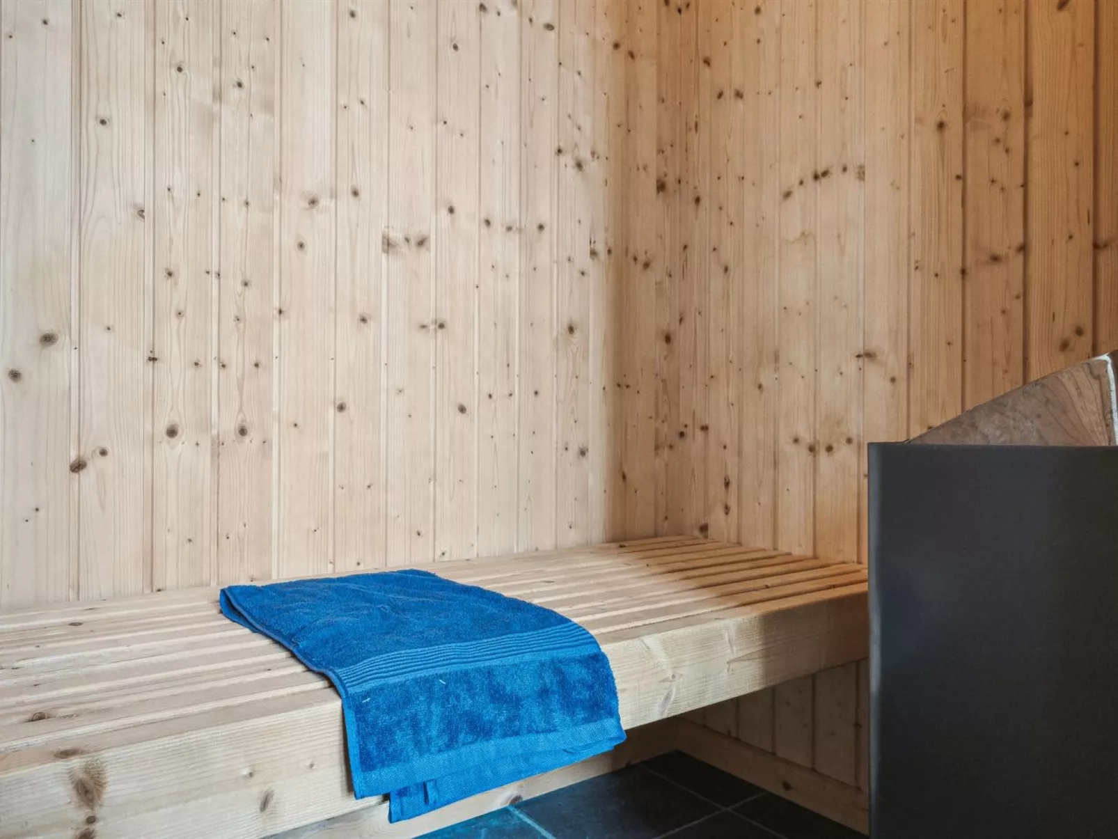 "Birtir" - 200m from the sea-Binnen