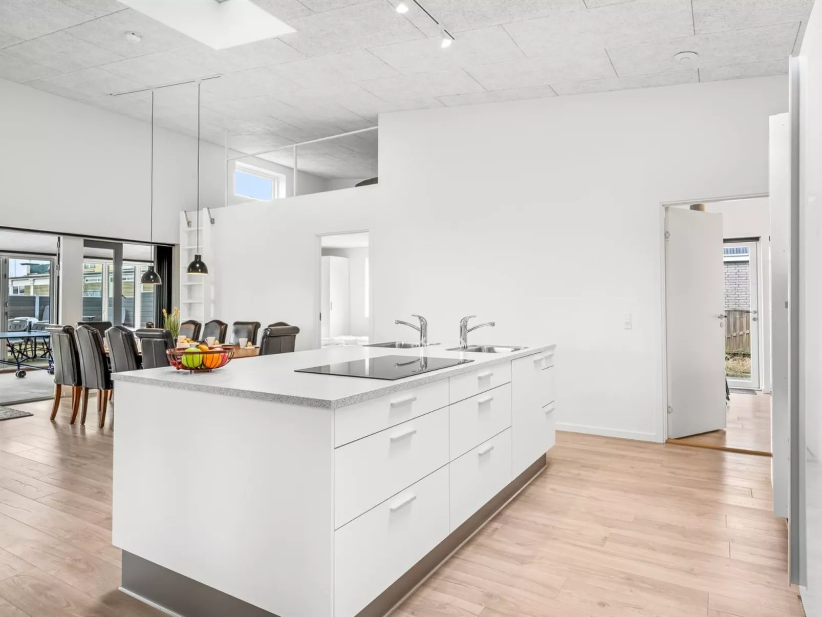 "Clarabelle" - 1.2km from the sea-Binnen