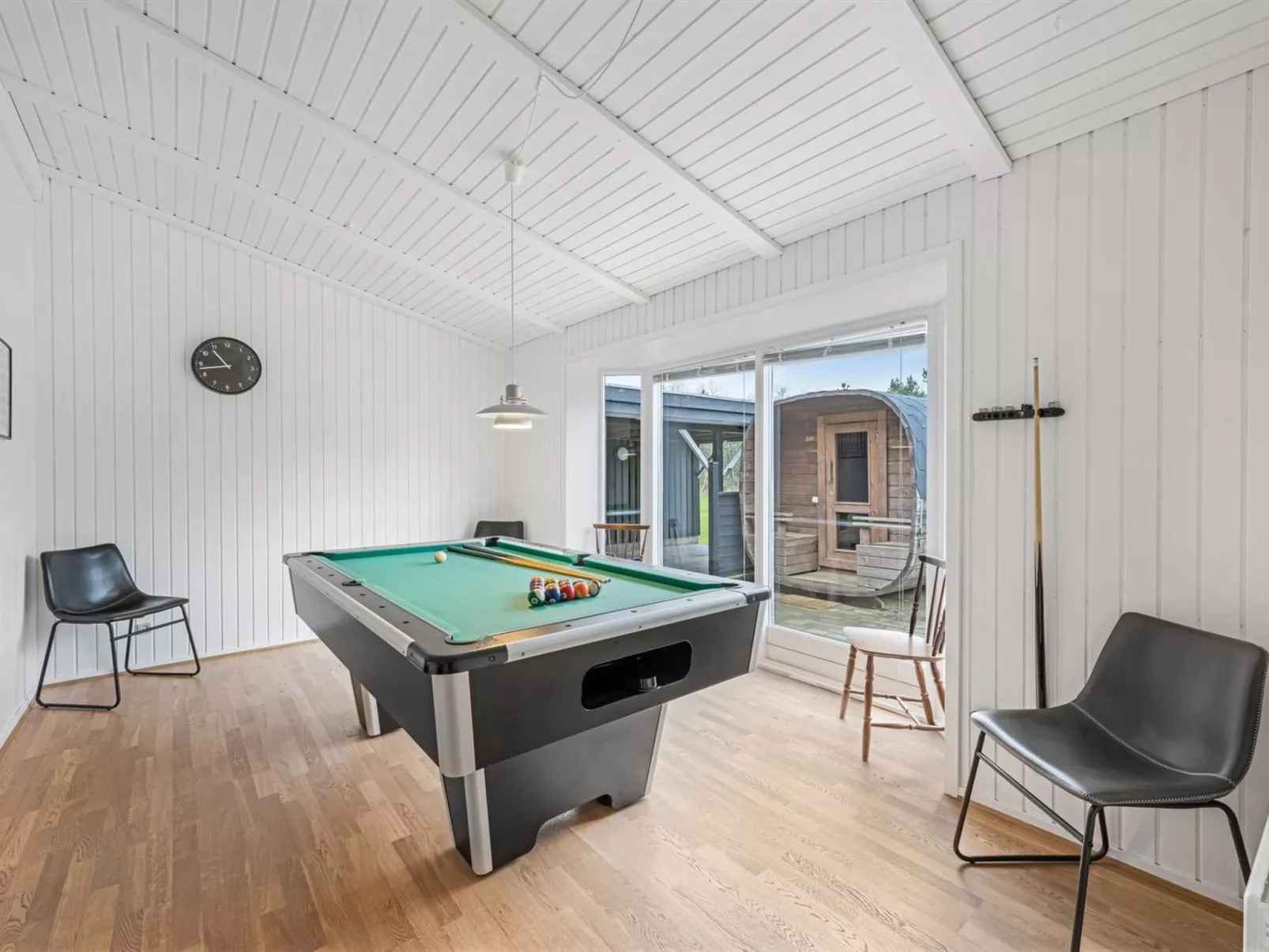 "Orm" - 2.3km from the sea-Binnen