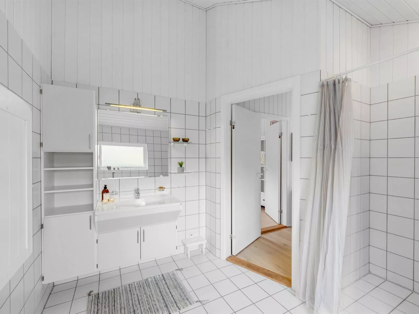 "Ingelis" - 150m to the fjord-Binnen