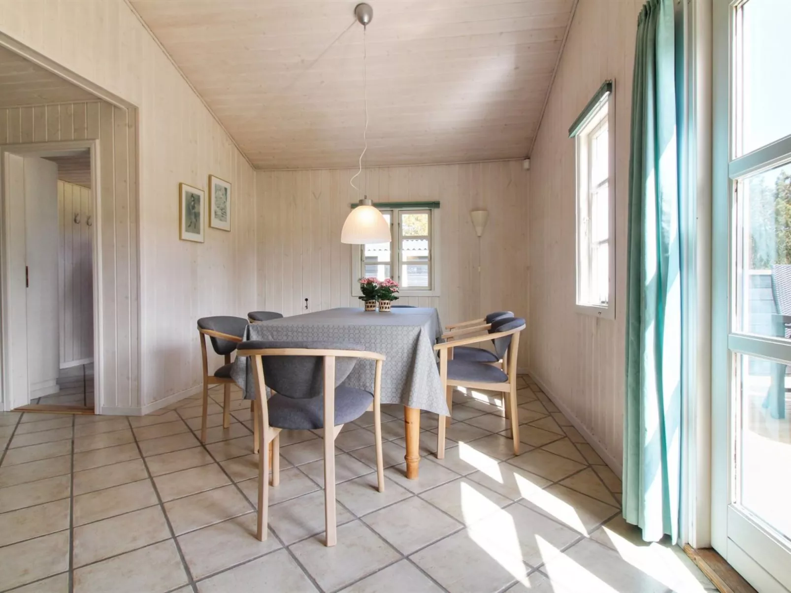 "Hillmari" - 200m from the sea-Binnen