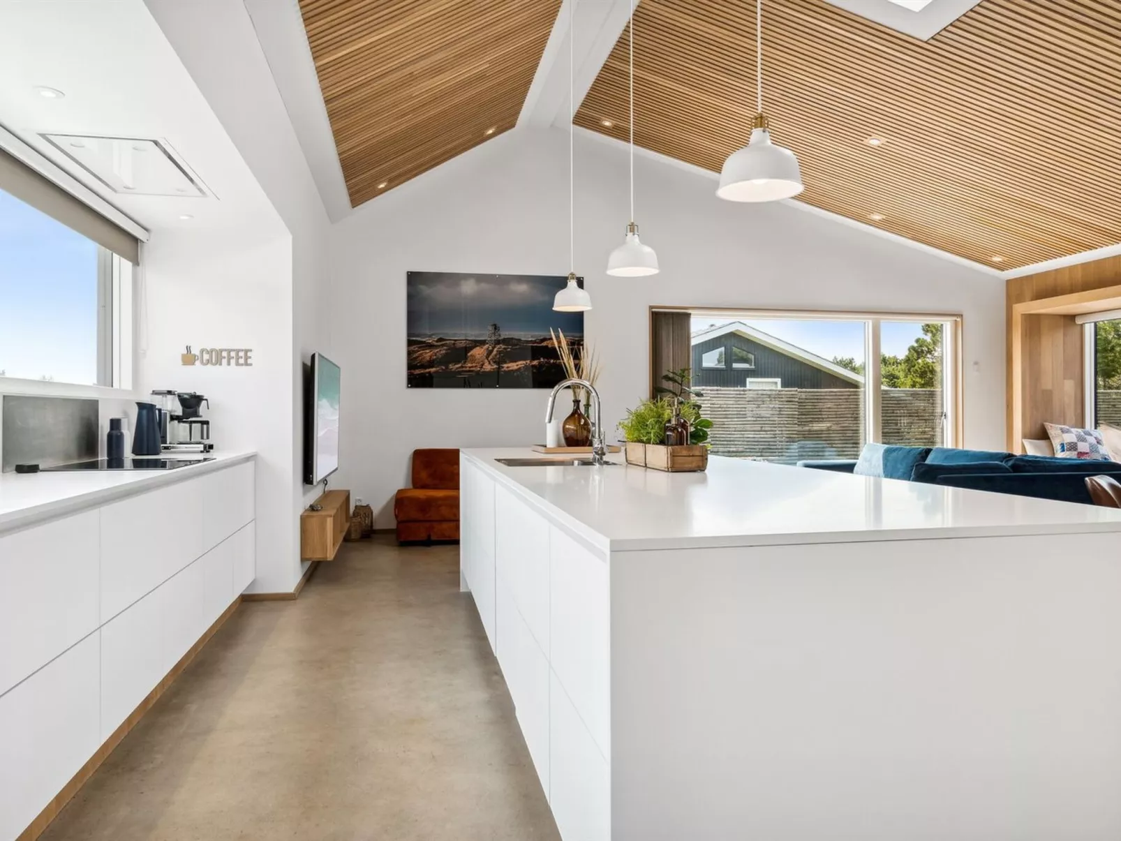 "Toyah" - 400m from the sea-Binnen