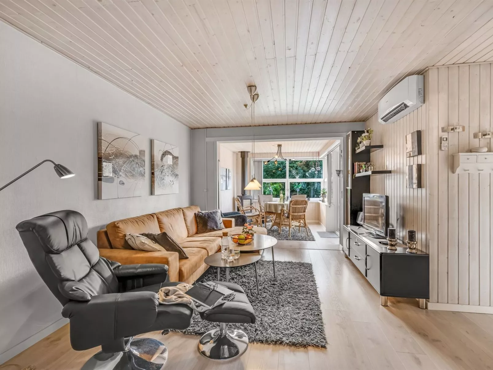 "Geert" - 900m from the sea-Binnen