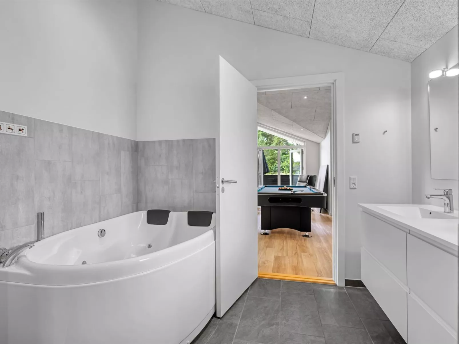 "Aleksa" - 500m from the sea-Binnen