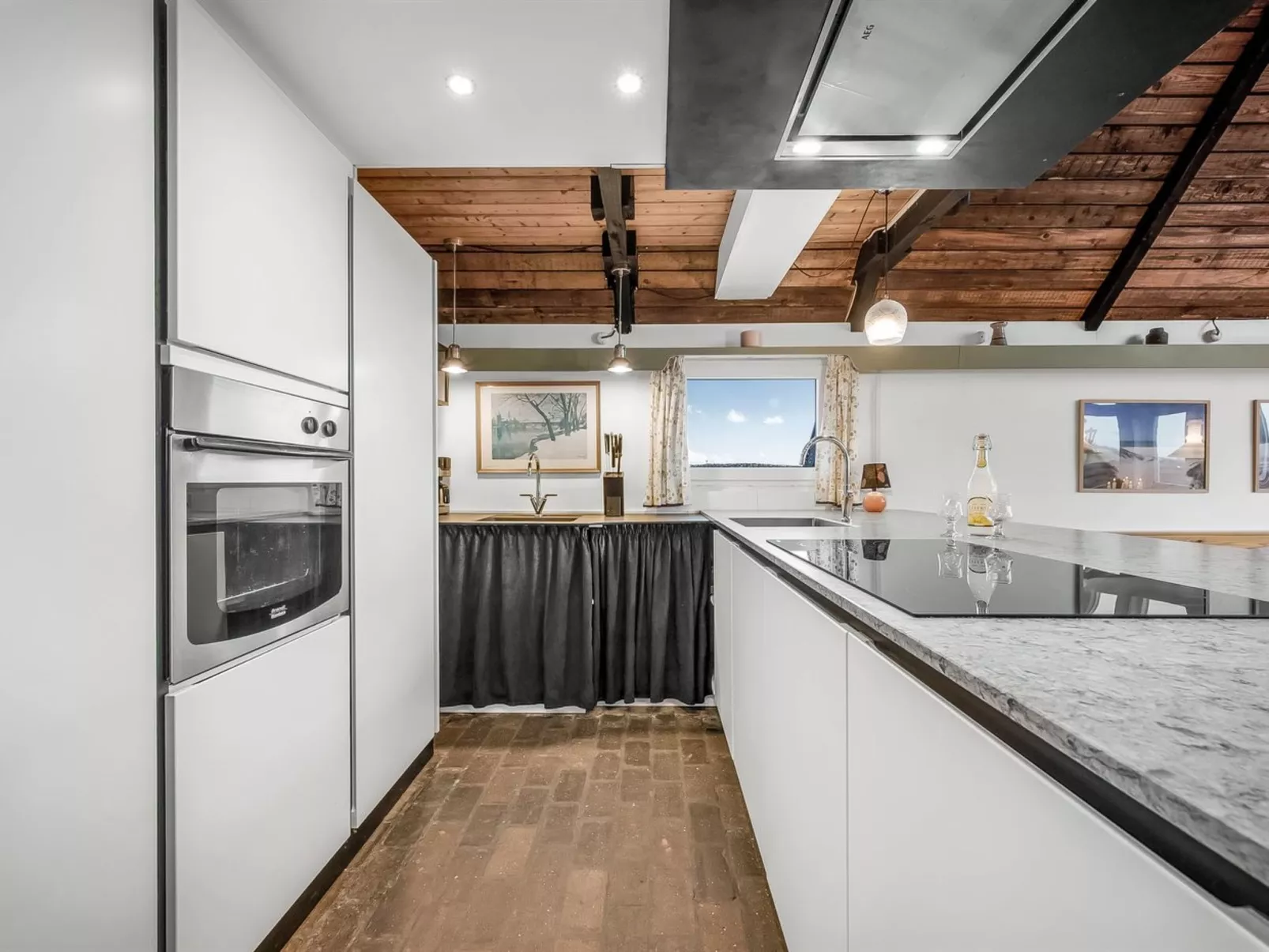 "Luzy" - 75m from the sea-Binnen