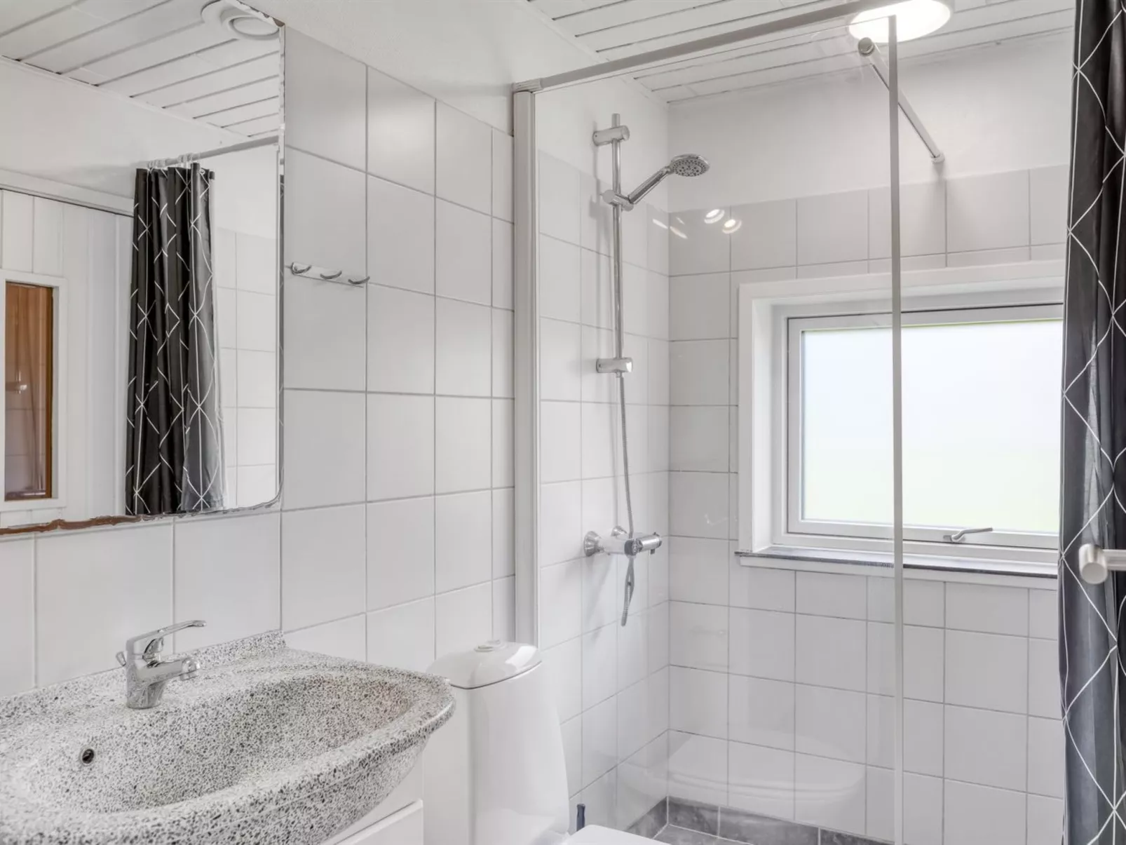 "Yngve" - 1.2km from the sea-Binnen