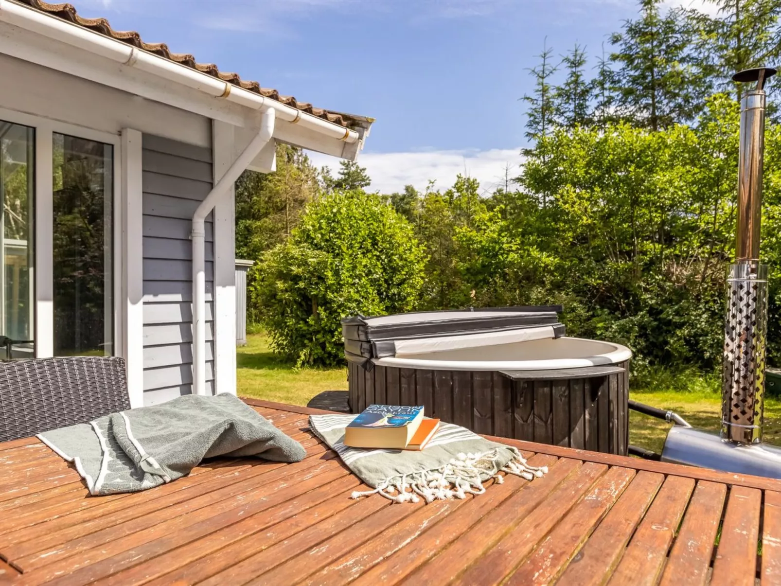 "Anabela" -  from the sea-Buiten