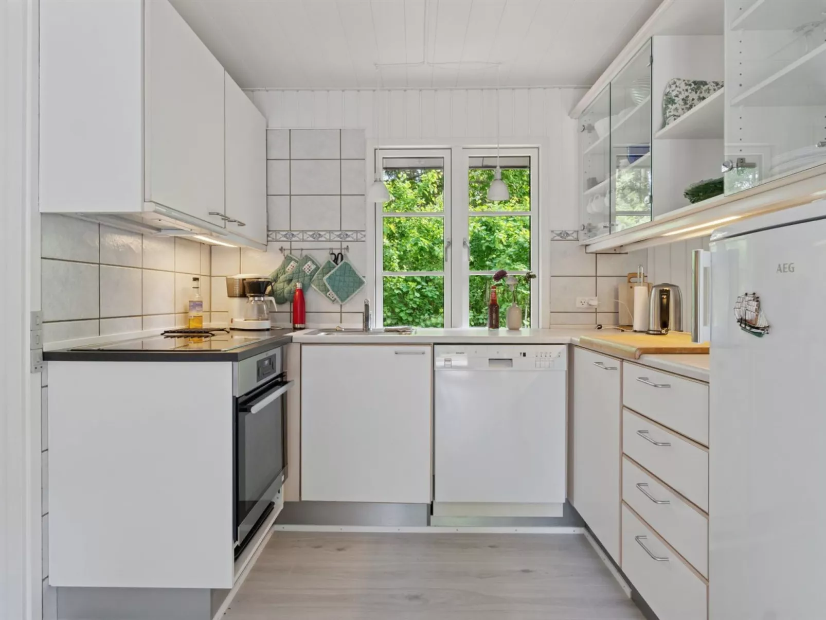 "Gail" - 200m from the sea-Binnen