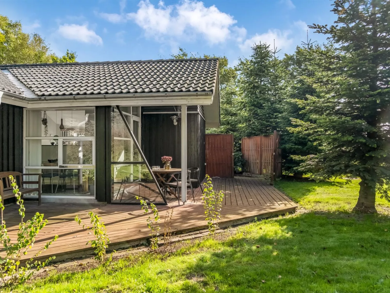 "Neli" - 850m to the fjord-Buiten