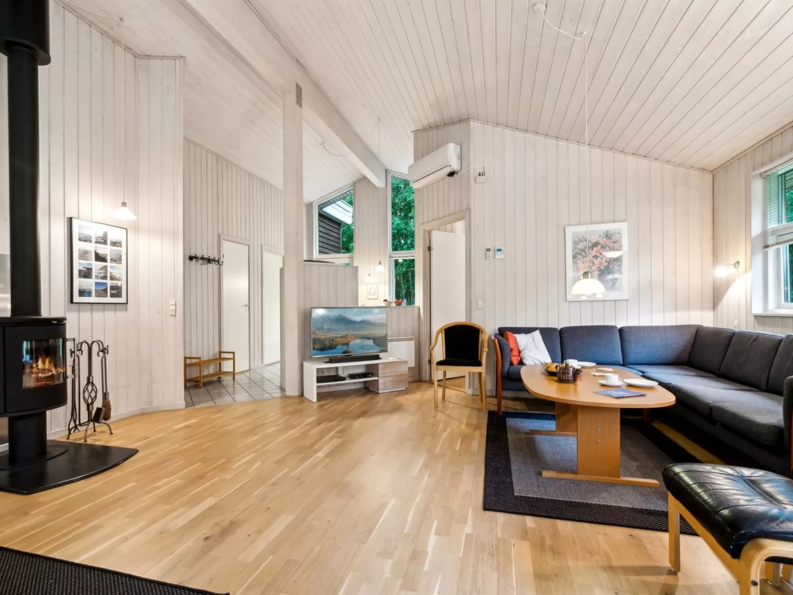 "Emmie" - 1.2km from the sea-Binnen