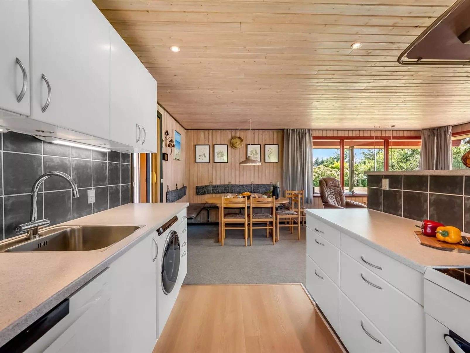 "Geertje" - 900m from the sea-Binnen