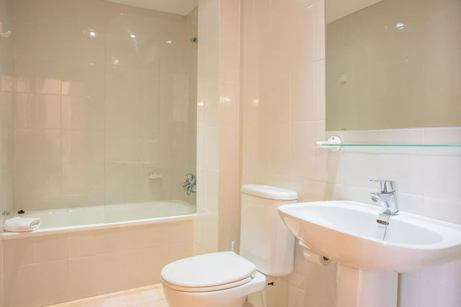 APARTAMENTOS COMTE D'EMPURIES C46-Badkamer