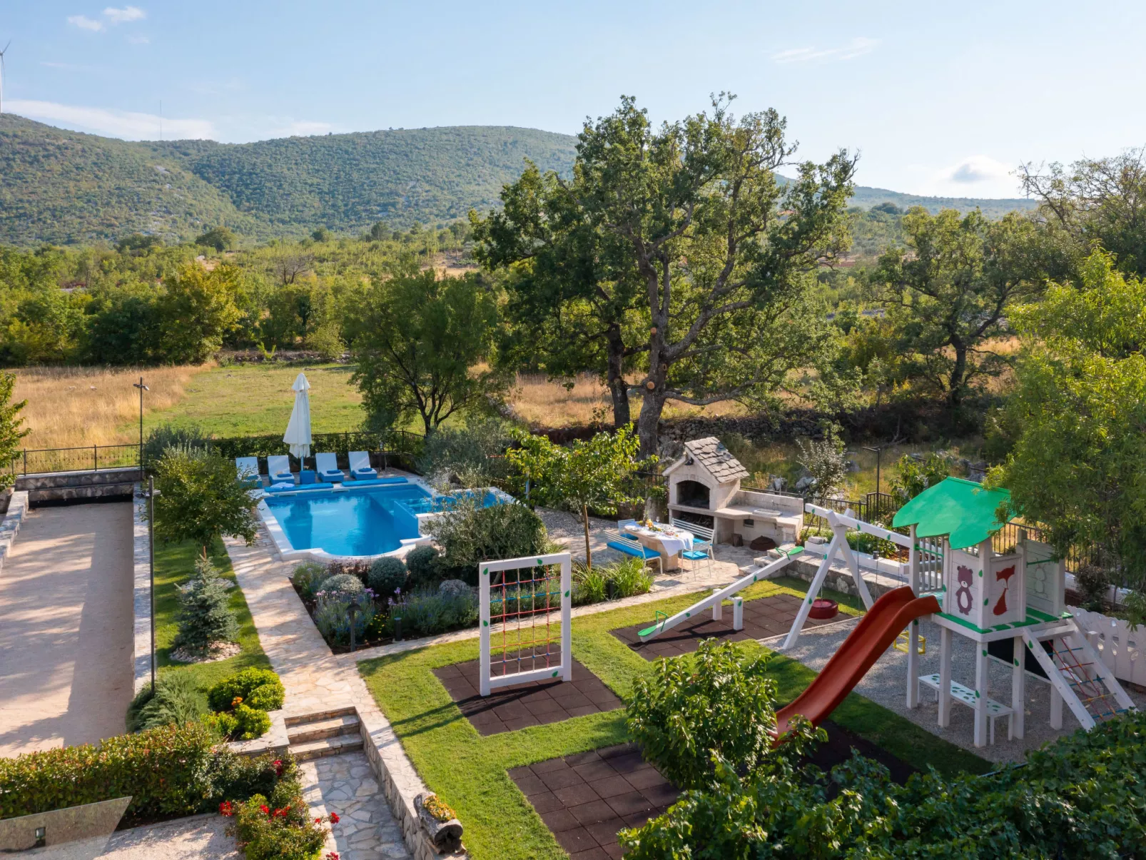 Villa Dalmatica moderna-Buiten